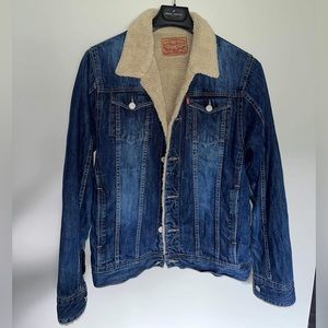 NOW AVAILABLE AT 2STIGO.THRIFT 🚨

LEVIS DENIM AVAILABLE FOR SIZE MEDIUM ‼️